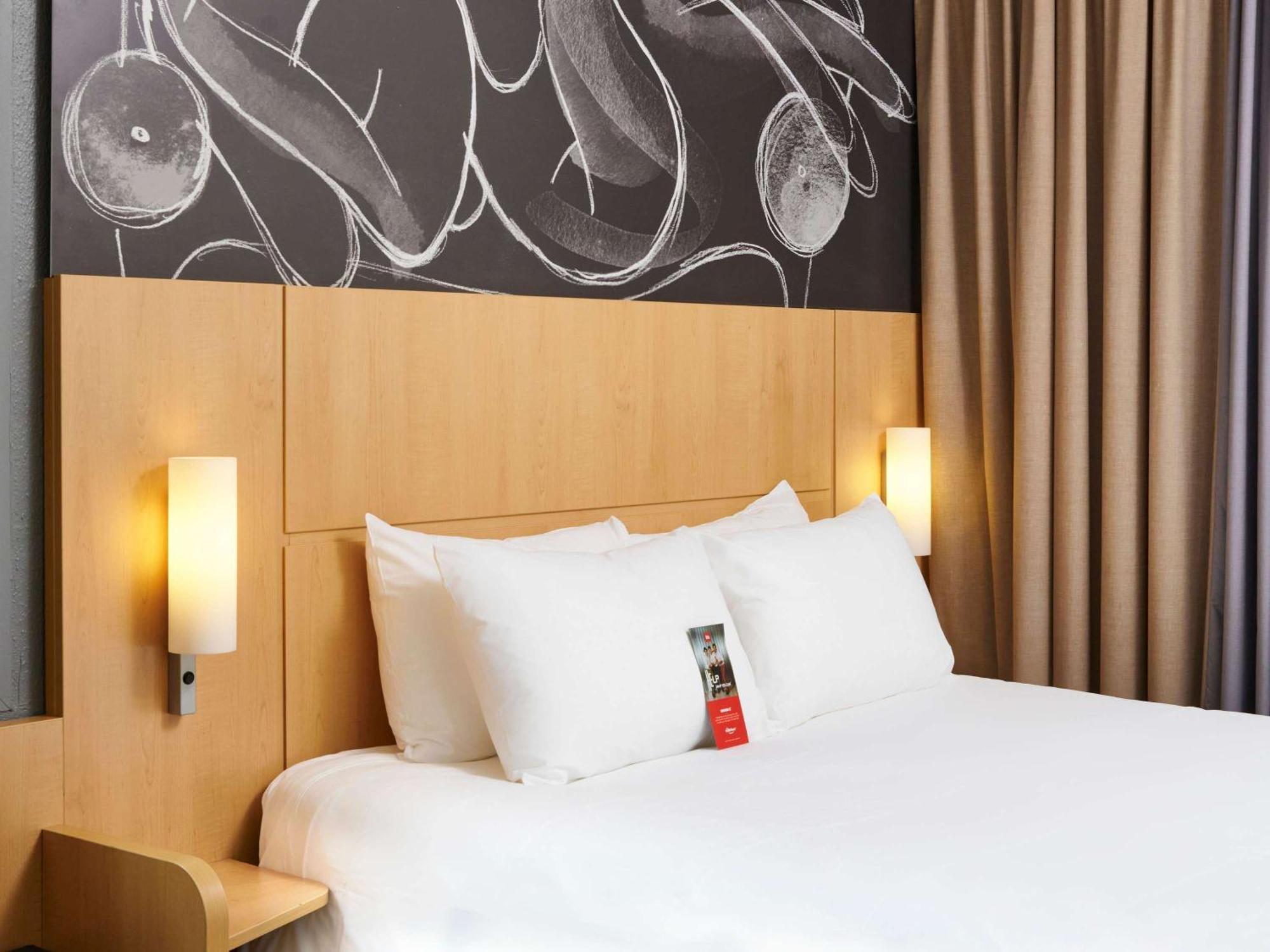 Ibis Annecy Centre Vieille Ville Exterior photo