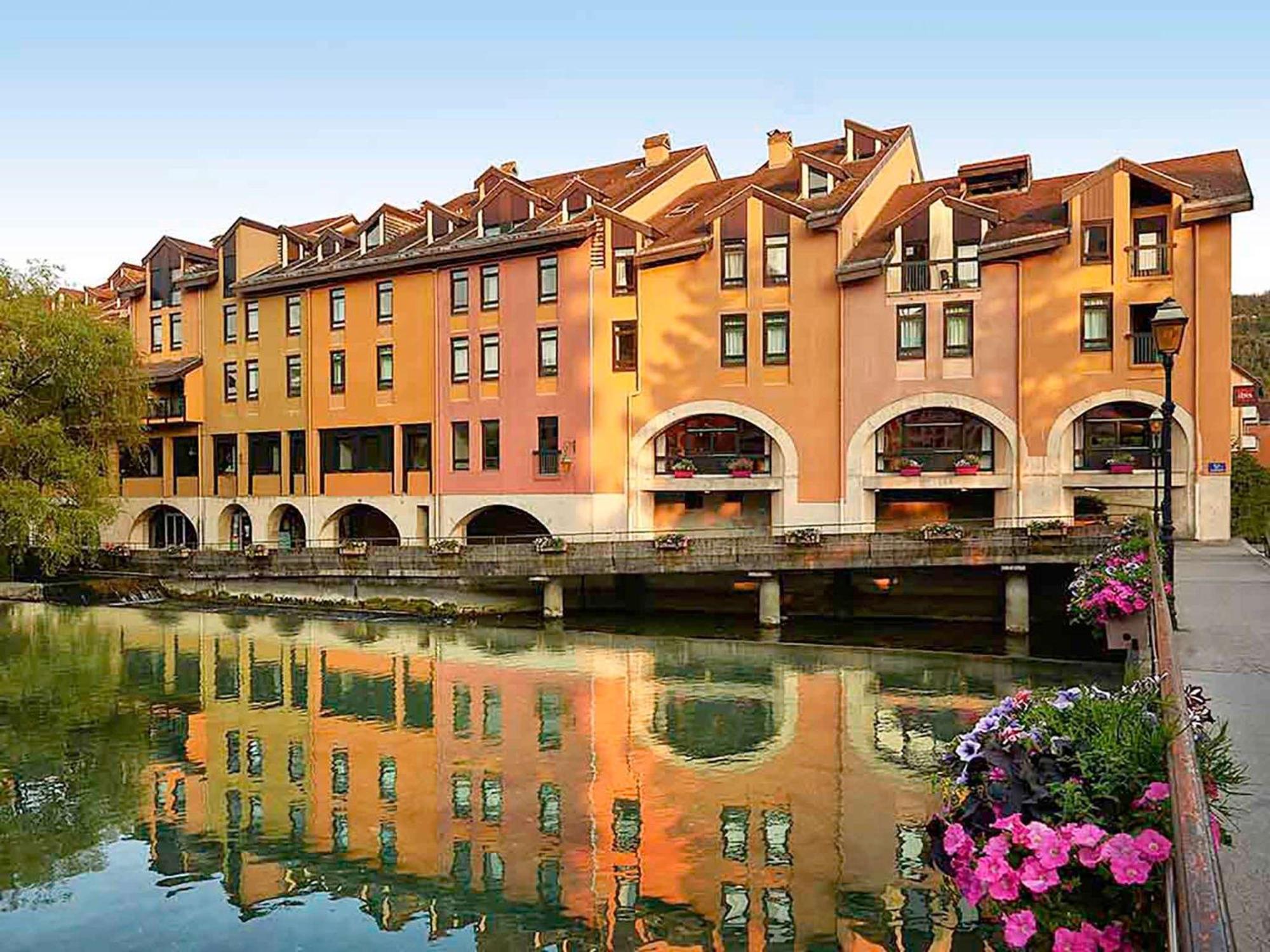 Ibis Annecy Centre Vieille Ville Exterior photo